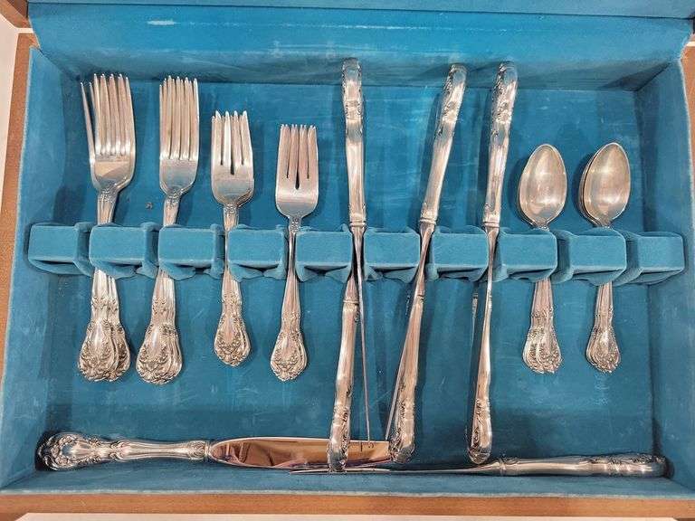 1,565 grams (32) Piece Alvin Sterling Silver Flatware: Chateau Rose