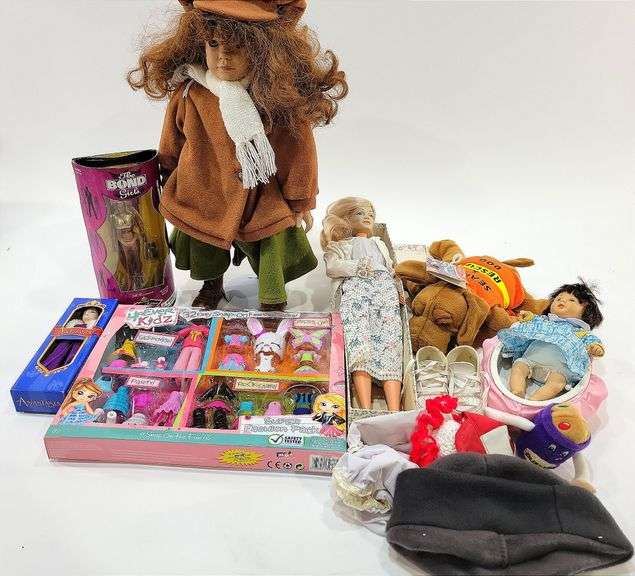 Best Friends Maggie by Hiedi Ott 1996 Doll w Stand & More Dolls