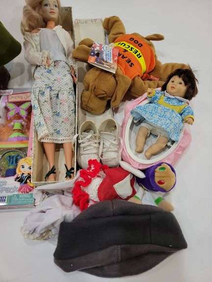 Best Friends Maggie by Hiedi Ott 1996 Doll w Stand & More Dolls