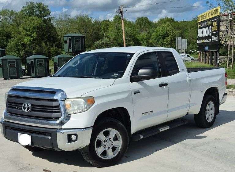 2014 Toyota Tundra 5.7 L 5663 CC V8 DOHC 32 Valve