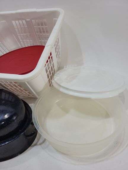 VTGvSavory Enamelware Roaster, Speckled Roaster, Hamper, & Plastic Storage Containers