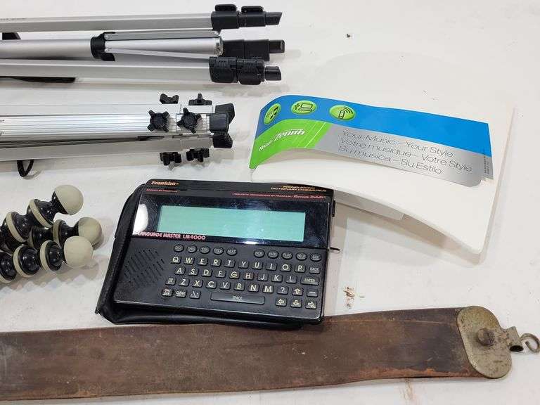 Tripod Stands, Rotating Picture Frame Display, Game of Thrones Pins, & More