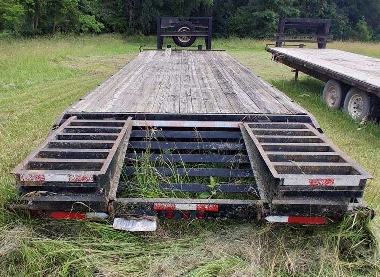 28ft Deckover Gooseneck Trailer - 14K Axle