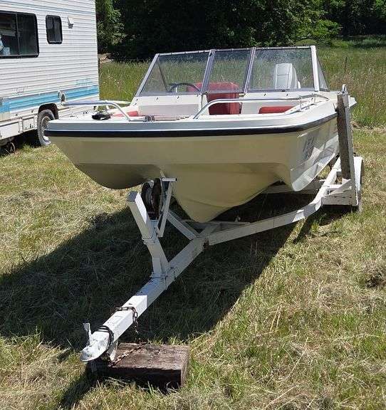 15" 4Winns Run About by Saf-T-Mate w/ 70hp Evinrude Outboard Motor