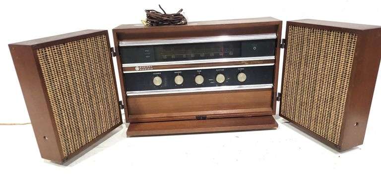 1960's VTG General Electric T1040A Portable AM/FM stereo Receiver