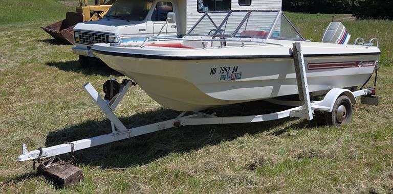 15" 4Winns Run About by Saf-T-Mate w/ 70hp Evinrude Outboard Motor