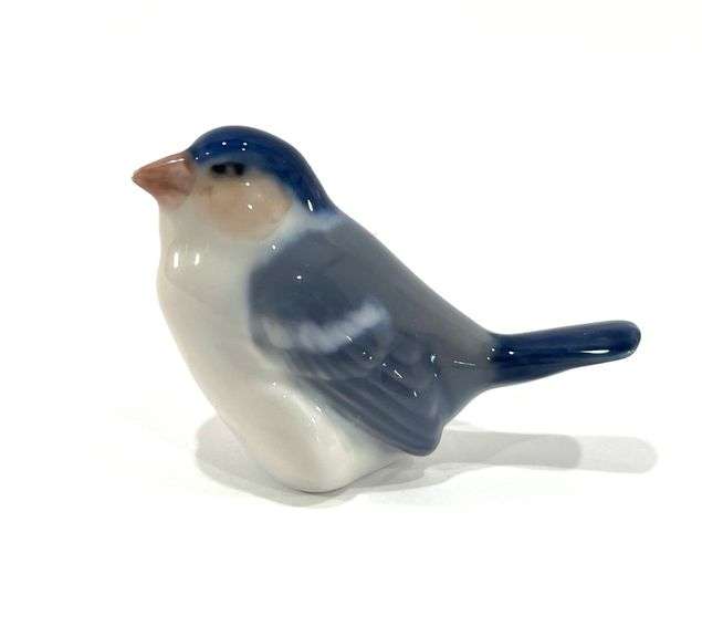 Royal Copenhagen Porcelain Finch Bird #1040