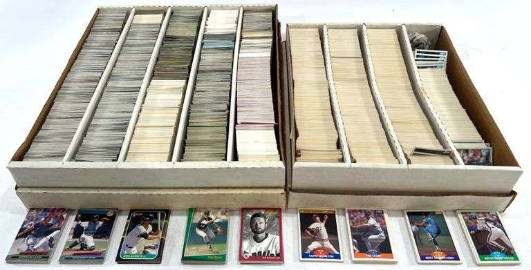 Large Assortment of Vintage MLB Baseball Cards - Black And Gold Auctions