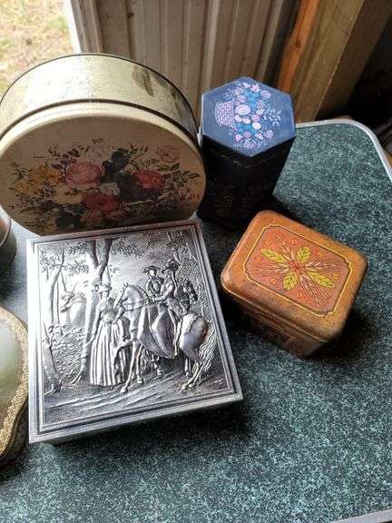 Vintage tins and decor