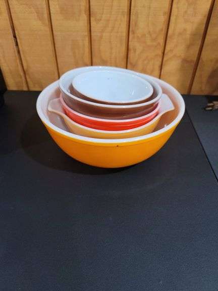 Pyrex bowls and glassware