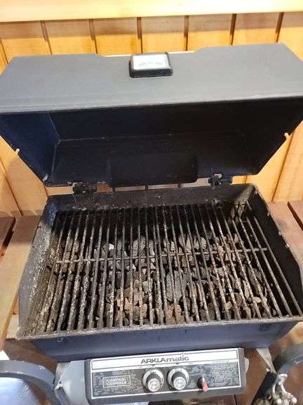Gas Grill with Tank. Works
