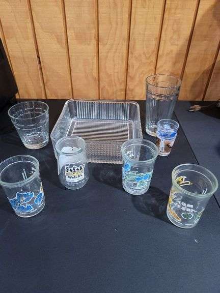 Pyrex bowls and glassware