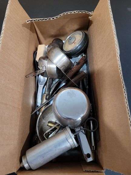 Box of miscellaneous items