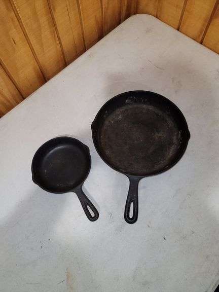 2 cast Iron skillets
