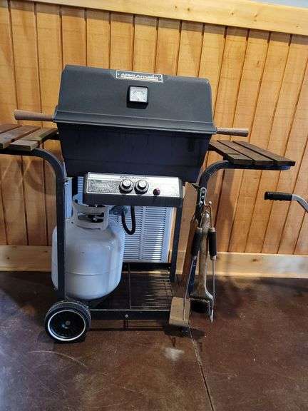 Gas Grill with Tank. Works