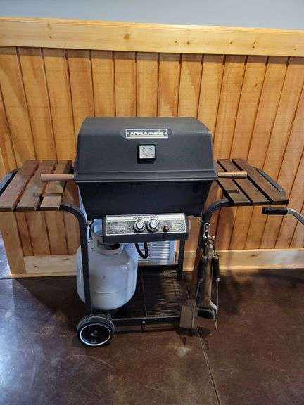 Gas Grill with Tank. Works
