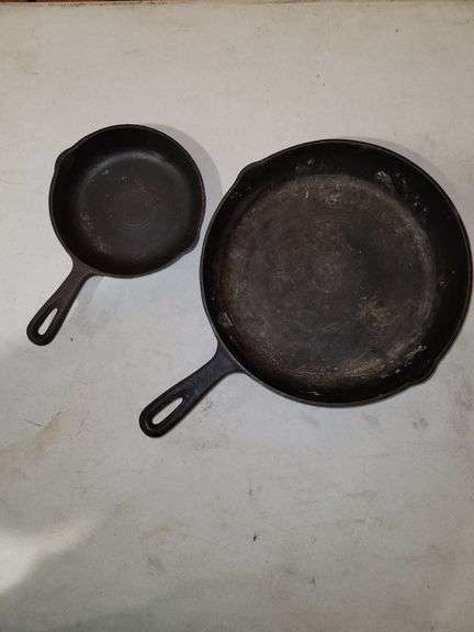 2 cast Iron skillets