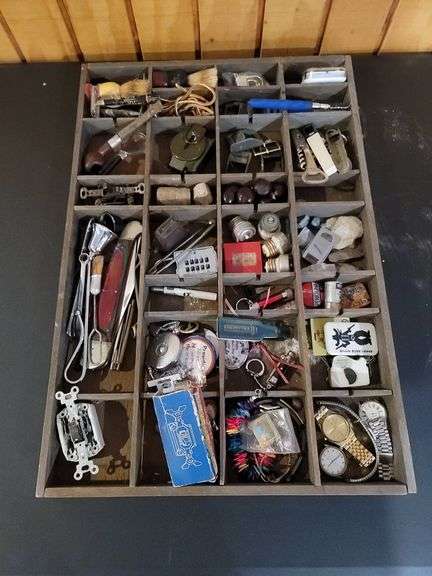 Tray of miscellaneous items