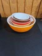 Pyrex bowls and glassware