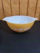 Pyrex bowls and glassware