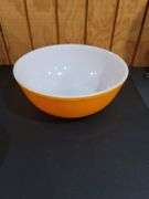 Pyrex bowls and glassware