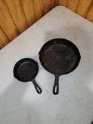 2 cast Iron skillets