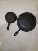 2 cast Iron skillets