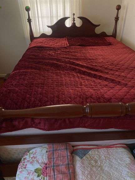 Antique Four Poster Solid Cherry Bed (Queen Size) side rails do not make the cherry bed