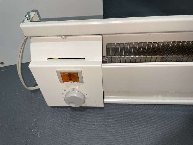er osh 
1ahM 
PORTABLE 
MODEL FBE 15002 
750/1500Watts • 120 Volts . 48" Length 
Portable Electric B