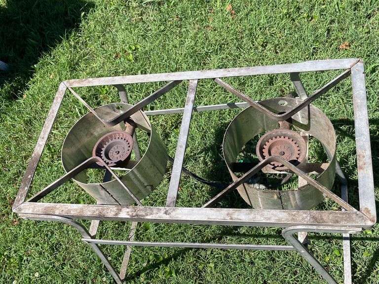Propane burner with twin head and foldable steel stand