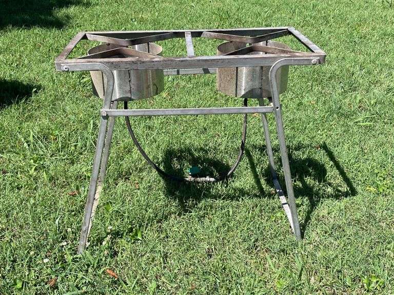 Propane burner with twin head and foldable steel stand