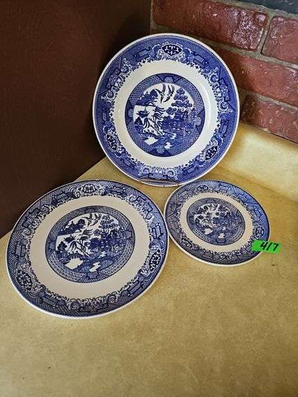 Willow Ware 9⅛" Luncheon Plate By Royal China & Blue & White Decorative Plates
