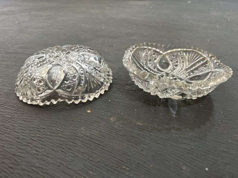 Vintage Imperial Clear Glass Saw Tooth Rim Candy Nut Bowl (round)
