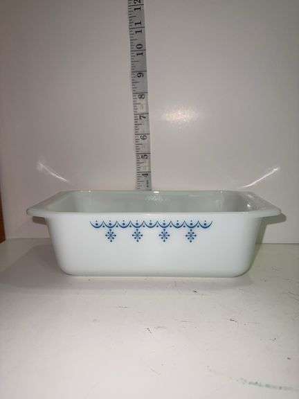 Vintage PYREX loaf pan in the "Snowflake Garland"