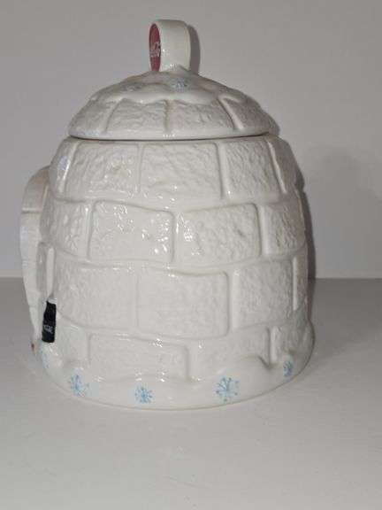 2005 Coca Cola Igloo Polar Bear Cookie Jar