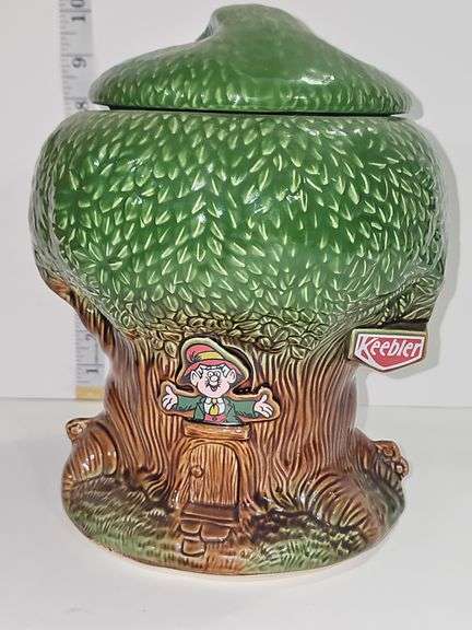 1981 vintage Keebler Elf Treehouse cookie jar.