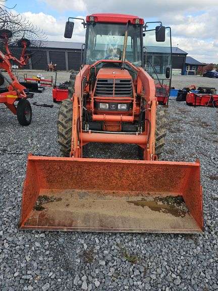 M6800 Kubota Cab Tractor with Loader