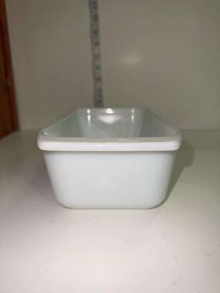 Vintage PYREX loaf pan in the "Snowflake Garland"