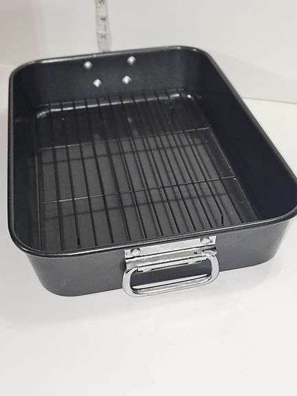 Roasting pan without lid & roasting pan dividers for a larger pan
