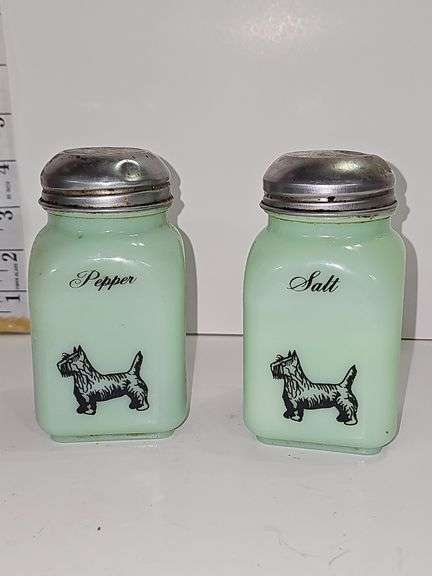 Vintage jadeite pepper shaker with a Scottish Terrier design.