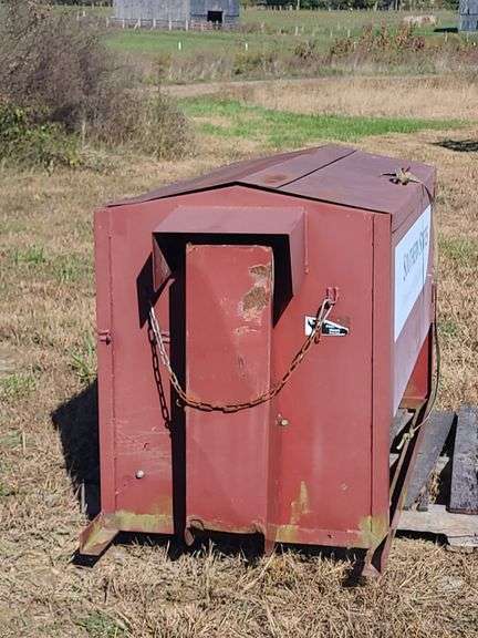 Southern States Livestock Feeder