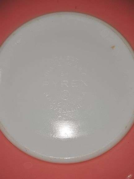 Vintage PYREX Flamingo Pink 024 casserole dish with a lid.