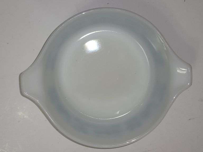 Vintage PYREX Amish "Butterprint" white with turquoise casserole dish with a lid.
