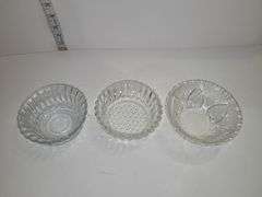 Clear glass serving bowl & clear glass sauce cups
