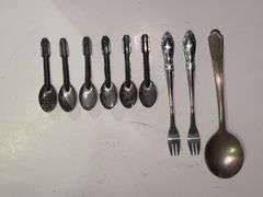 Kitchen drawer contents