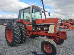 1086 International Cab Tractor