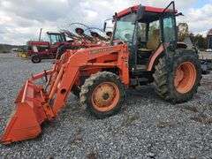 M6800 Kubota Cab Tractor with Loader