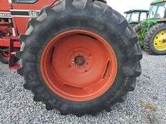 1086 International Cab Tractor