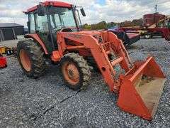 M6800 Kubota Cab Tractor with Loader