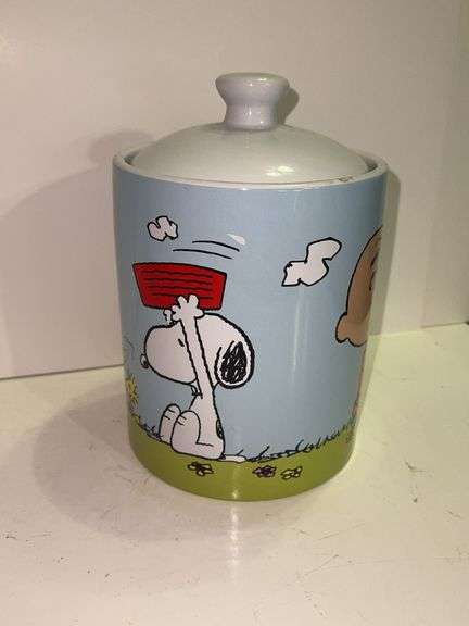 Peanuts ceramic cookie jar featuring Snoopy and Charlie Brown
